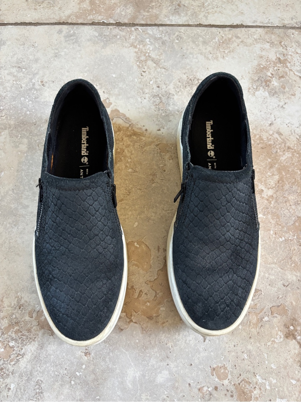 Timberland women’s Black Textured Slip-On Loafers - size 6